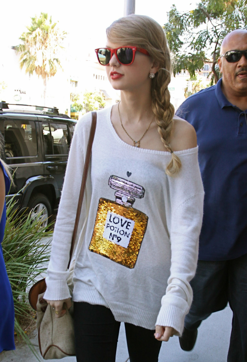 taylor-swift-wildfox-love-potion