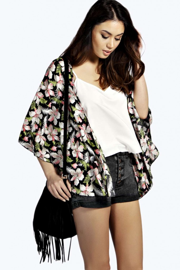 Naomi Floral Kimono £15 click to visit Boohoo 