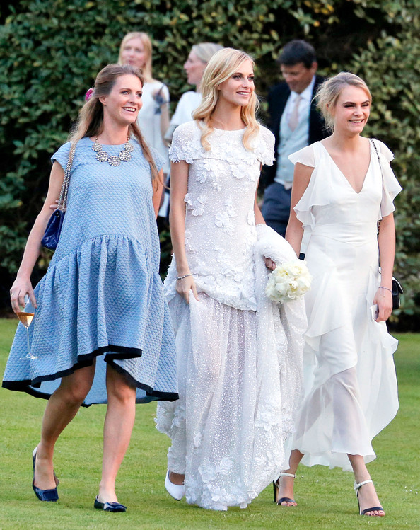 rs_594x749-150512103658-634.chloe-poppy-cara-delevingne-bridesmaid-051215