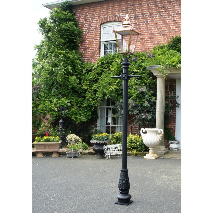 How amazing is this lampost for the garden?