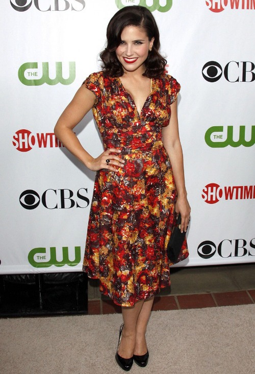 celebs-in-floral-dresses-sophia-stephanie-rihanna