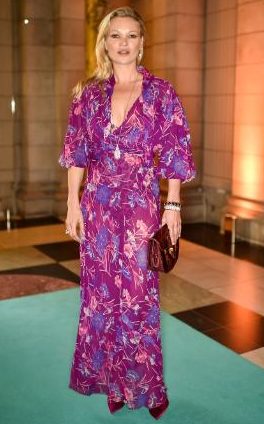 101432781_Mandatory_Credit_Photo_by_Nick_Harvey-REX-Shutterstock_5735865x__Kate_Moss__Victoria_and_A-medium_trans++eCelNTXHTUJQ9FoGISWmQxzCx8o4uoFoGtteAaVrMuo