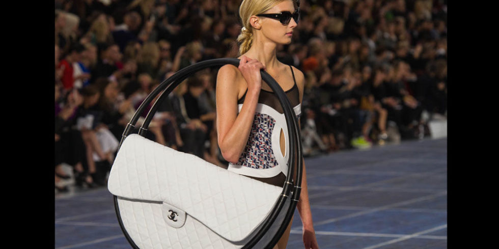 landscape-1446675938-huge-purse